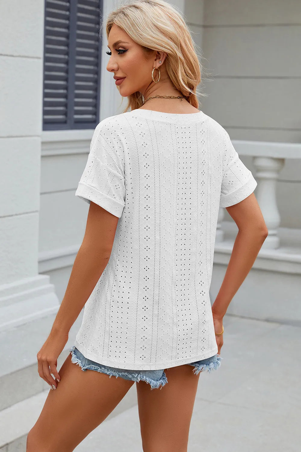 Solid color pocket V-neck loose short sleeved T-shirt top for women