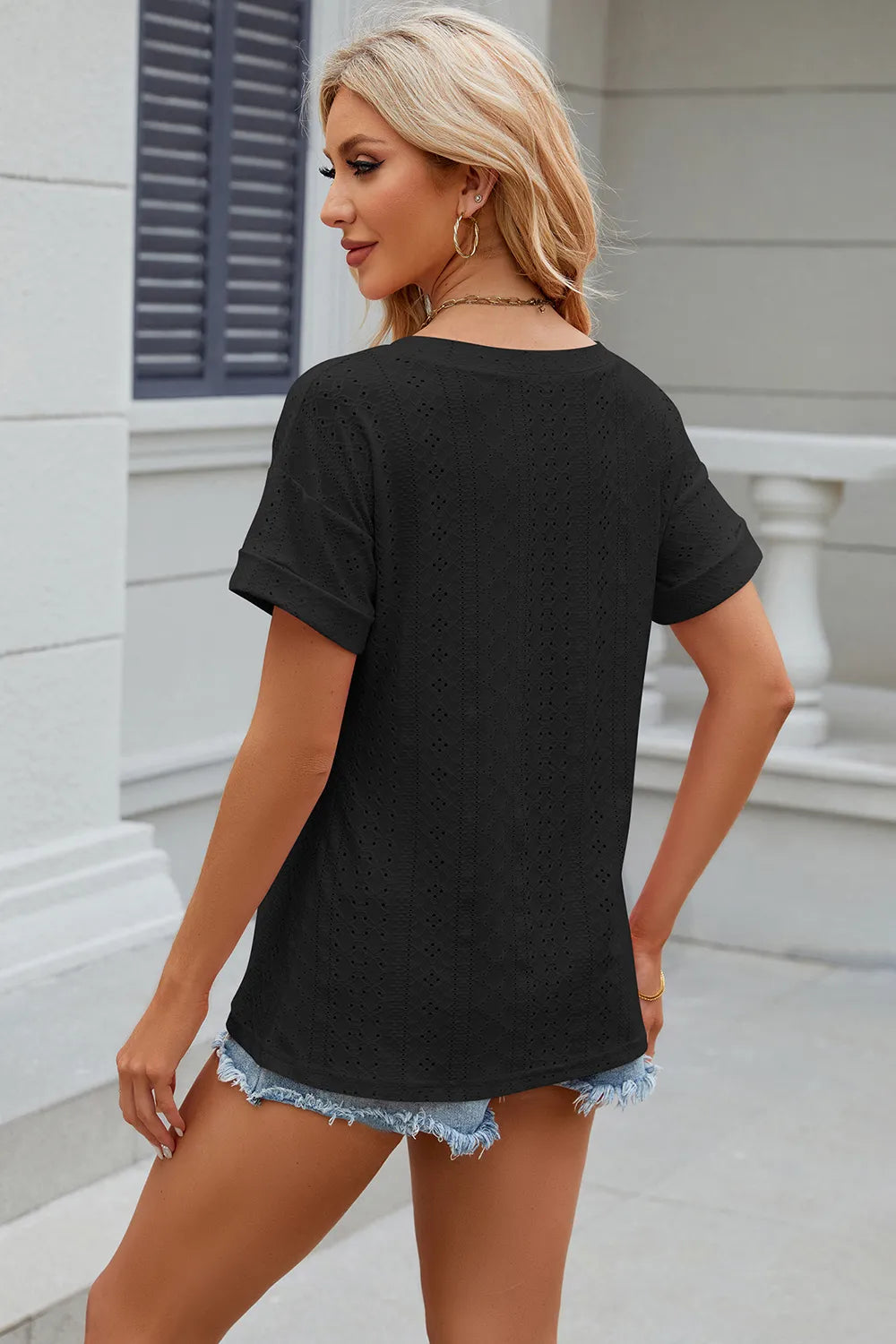 Solid color pocket V-neck loose short sleeved T-shirt top for women