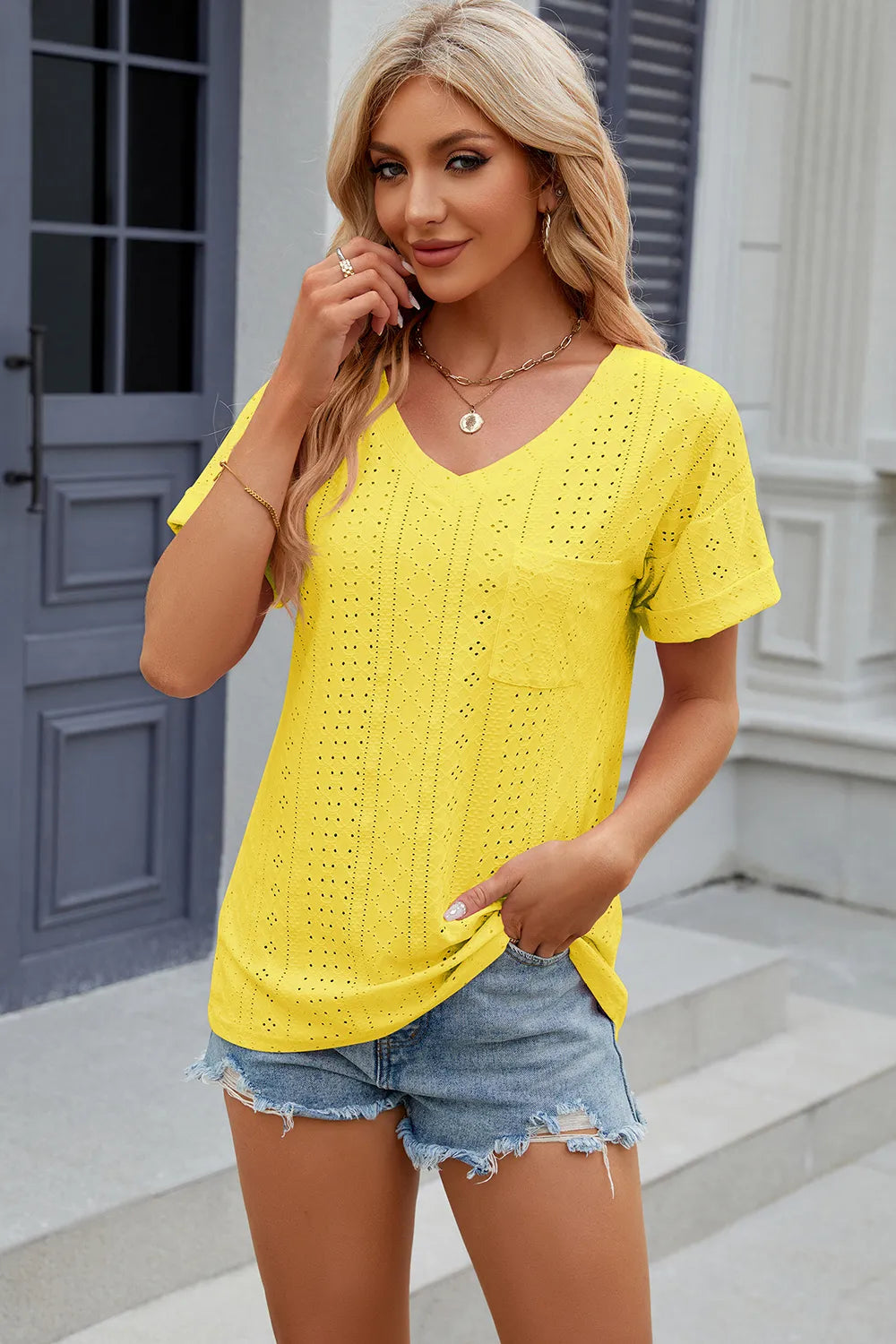 Solid color pocket V-neck loose short sleeved T-shirt top for women