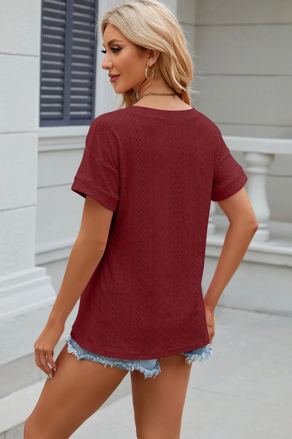Solid color pocket V-neck loose short sleeved T-shirt top for women